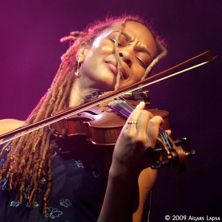 Anne Harris playing violin